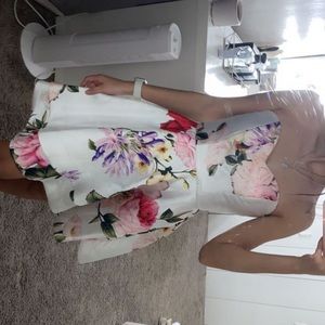 size small floral dress 🤍